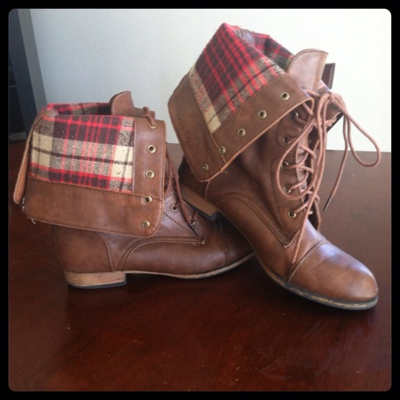 Combat boots
