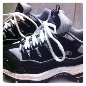 Sketchers Tennis shoes sz 5.5