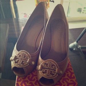 Authentic Tory burch Tan Wedges