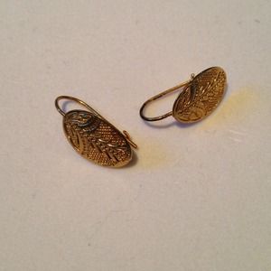 Hook leaves gold platted earrings