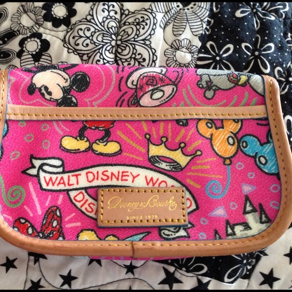 RARE Pink Disney Dooney&Bourke  Sketch Wristlet!!! - Picture 2 of 4
