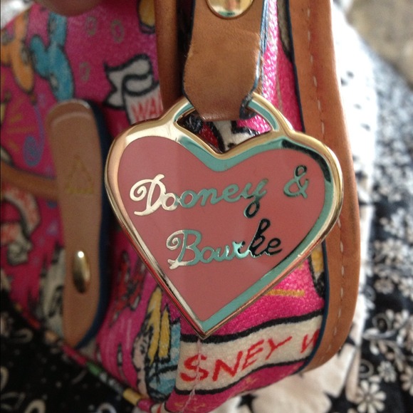 RARE Pink Disney Dooney&Bourke  Sketch Wristlet!!! - Picture 3 of 4