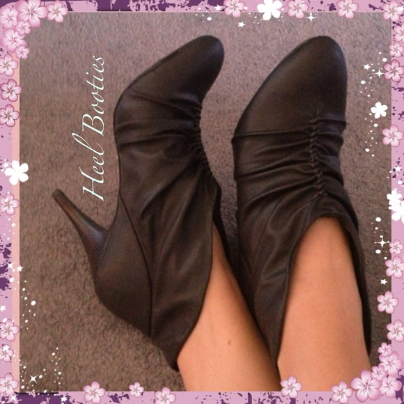 ✅SOLD - Brown Heel Booties