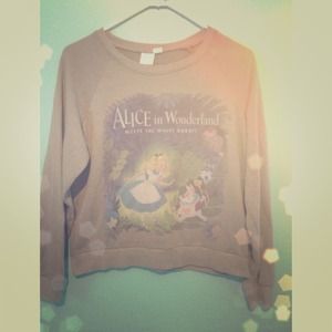 Olive Alice in Wonderland sweater 🌙