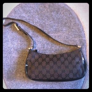 Black Gucci Logo Hand Purse!