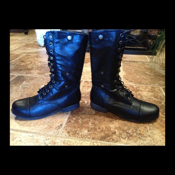 Black Combat boots 💛
