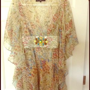 Gorgeous flutter sleeve chiffon dress. Size 6
