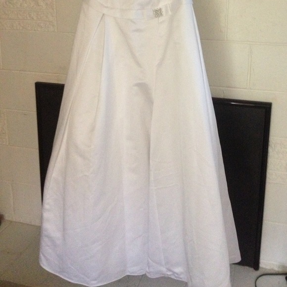 Brand New DavidsBridal Strapless Wedding Dress - Picture 2 of 4