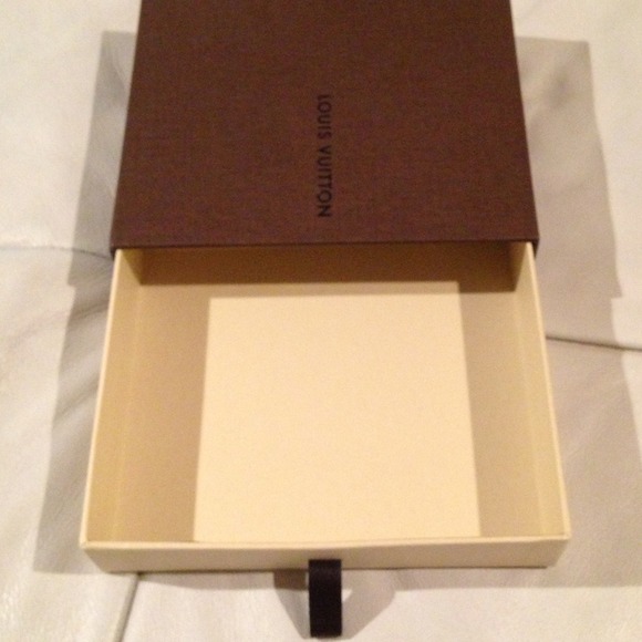 Authentic LV small box for wallet or jewelry - Picture 2 of 2