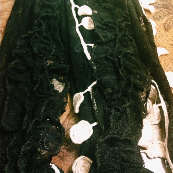 Black and white scarf