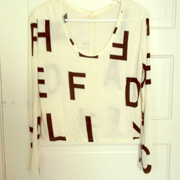 🎉Host Pick🎉 Cropped long sleeve w/ black letters