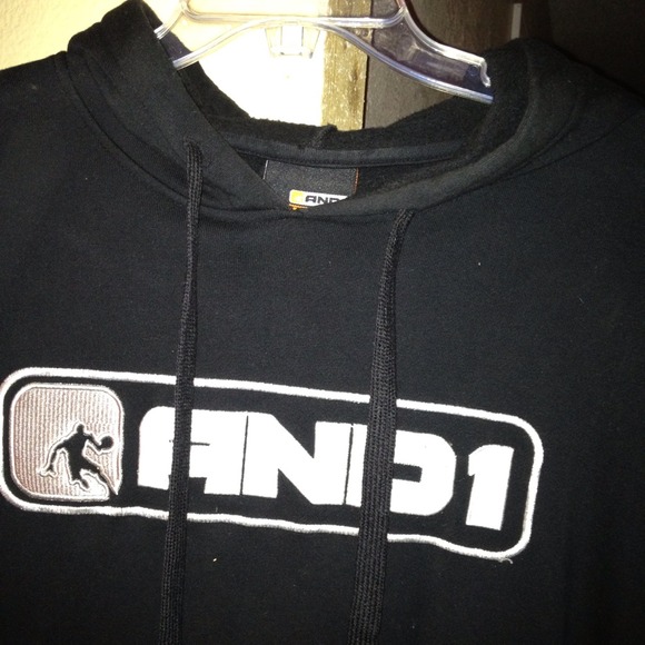 Reduced Men's AND1 Black Hoodie Like new Sz M - Picture 2 of 2