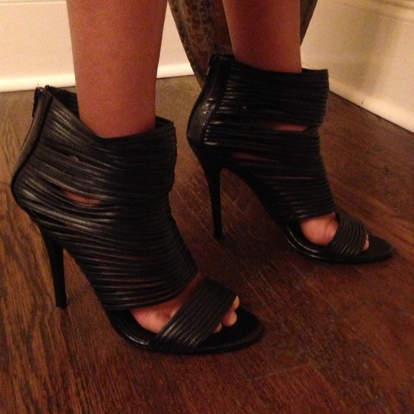 **Reduced** Aldo Black Cage Shoes