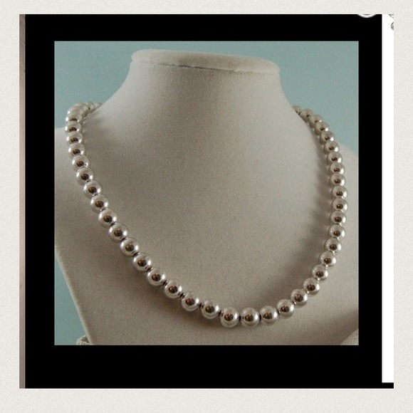🔴Sold on Threadflip 🔴Authentic Tiffany bead