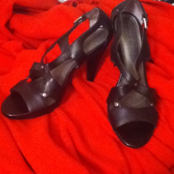Black leather heel - Picture 1 of 4