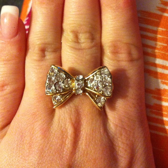 Cute bow ring! - Picture 1 of 1