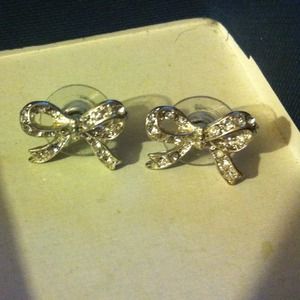 Cute bow studs!