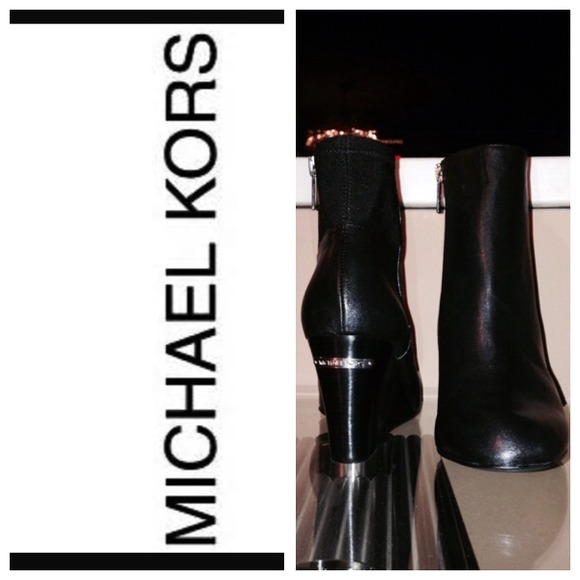 🔴SOLD🔴 Micheal Kors Black Leather Booties