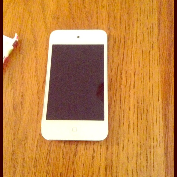 White 8gb iPod touch - Picture 1 of 3