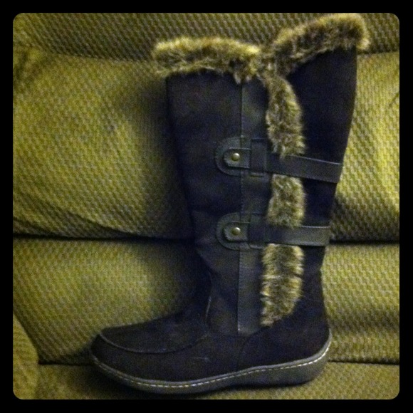 Brown boots with lighter brown fur on top NWOT