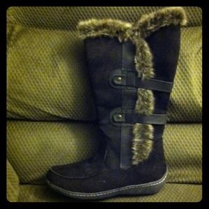 Brown boots with lighter brown fur on top NWOT