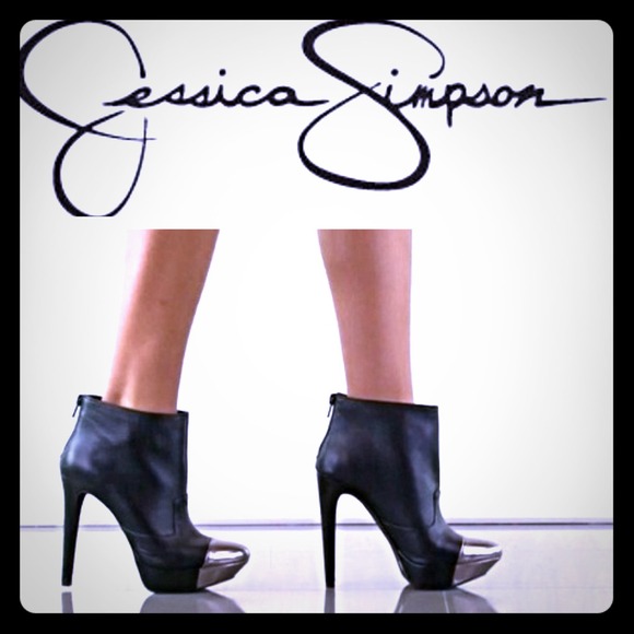 ❤️RETAILS 💲150 🎀JESSICA SIMPSON ESSAS BOOTIE🎀