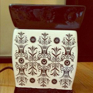 Scentsy "Boelyn" full size warmer