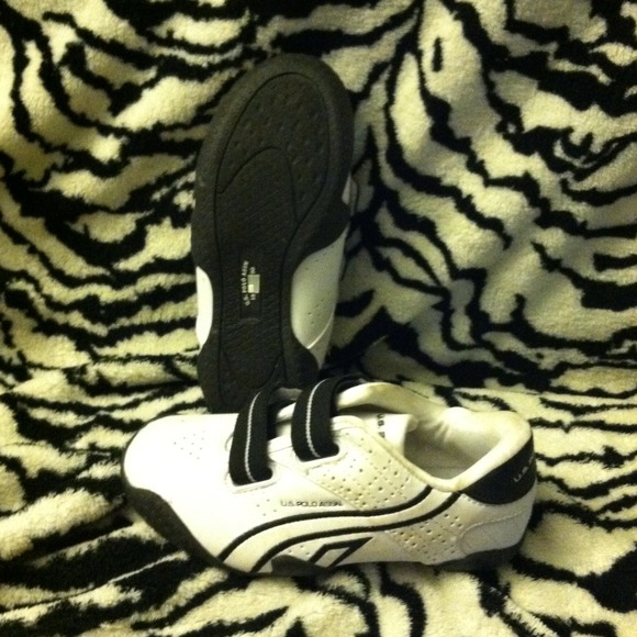 Boys shoes