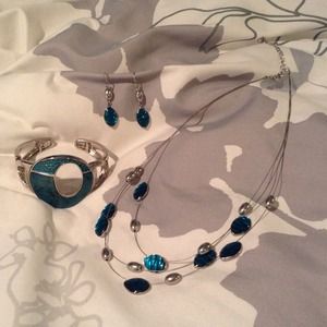 ⭐️3 piece TEAL BLUE & SILVER SET⭐️⬇️