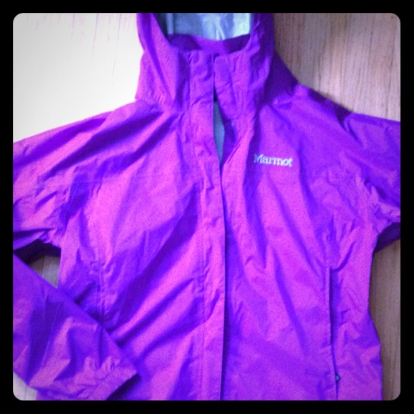 Marmot rain jacket so cute!.💸price drop💸