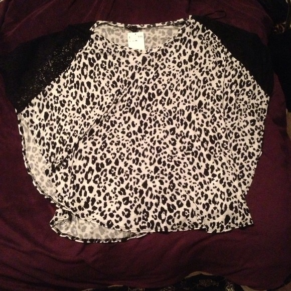 H&m flirty loose cheetah top