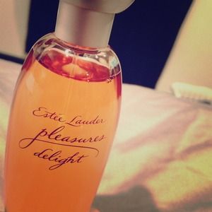 Estée Lauder pleasures delight