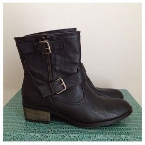 Chinese Laundry moto boots