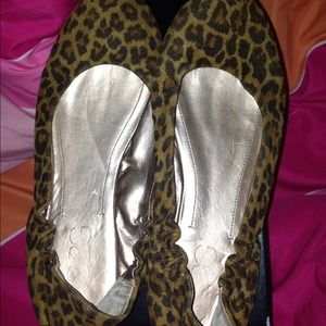 BCBG cheetah print flats!!