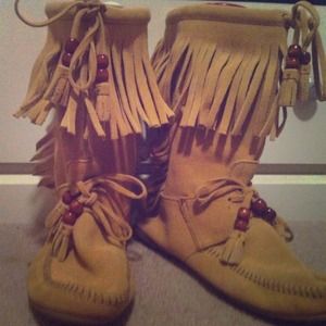 Minnetonka moccasin boots