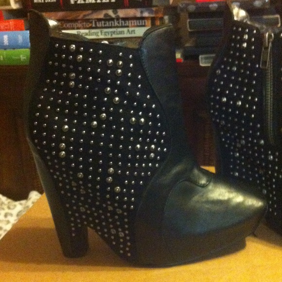 Sam Edelman Zoyla boots.