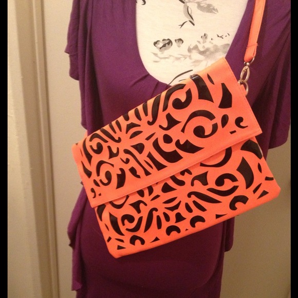 Handbags - 🍂🍂New Orange candy cutout large clutch