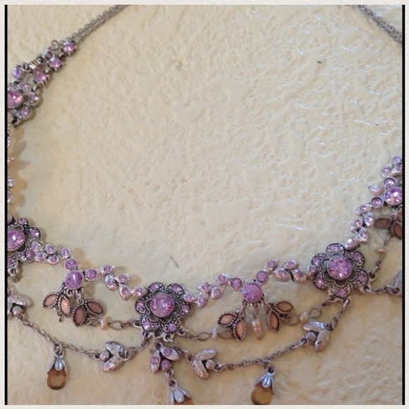 ❌SOLD❌ cute necklace with lavender diamonds!!