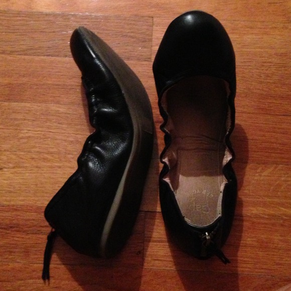 Leather ballet shoes