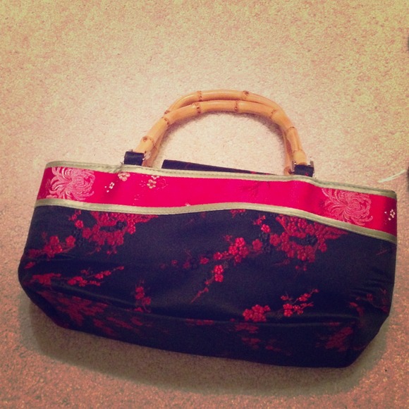 Beautiful!! Bamboo oriental print purse:)