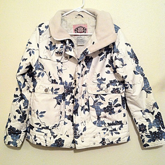 Snowboard/ski coat very well kept.
