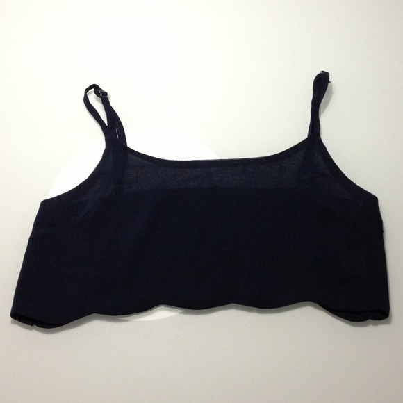 ❌SOLD Brandy Melville Scallop Crop Top