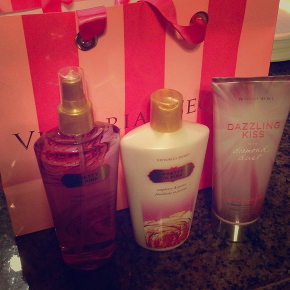 🚫trade🚫Victoria's Secret fragrance mist and loti