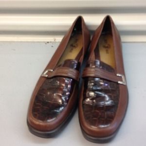 Very comfortable Duck Head shoes