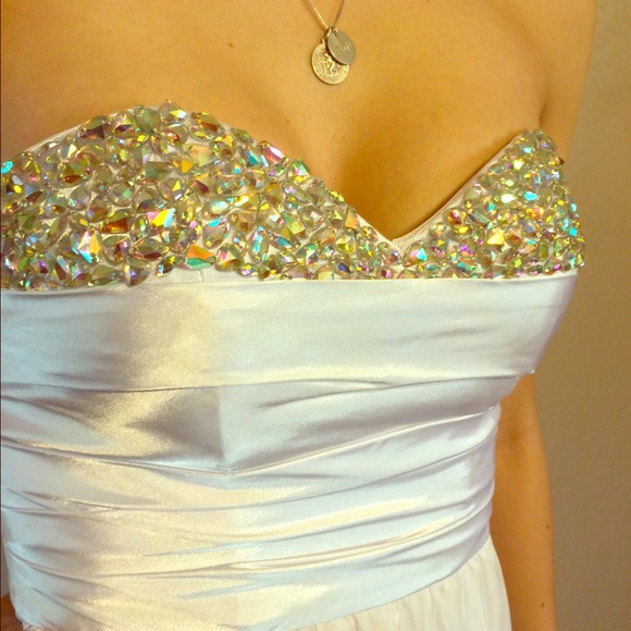 SOLD 🌟Reduced🌟Gorgeous White prom gown ❤️💕