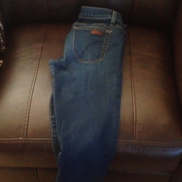 SOLD:Joes skinny jeggins