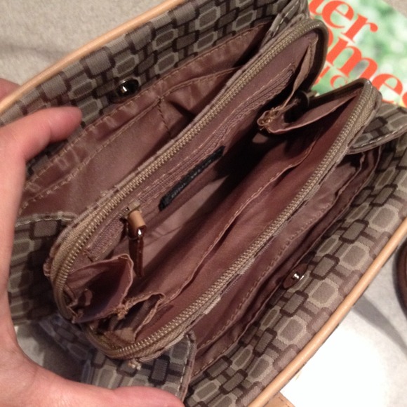 ✨ DONATED✨Cute purse - Picture 3 of 4