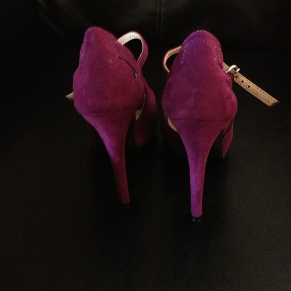 Guess Shoes - Picture 3 of 4