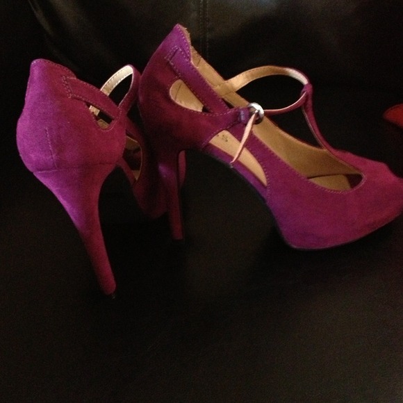 Guess Shoes - Picture 4 of 4