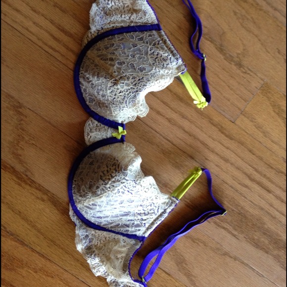 Cosmopolitan bra - Picture 2 of 4